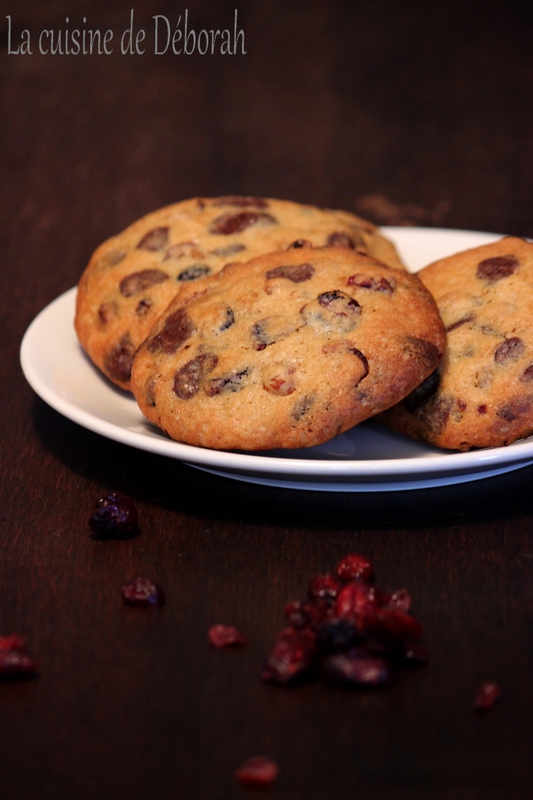 Cookies aux cranberries, raisins blonds et pépites de chocolat Cookies aux cranberries, raisins blonds et pépites de chocolat