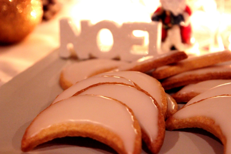 Lunes glacées au citron, Biscuits de Noël   Cuisine de Deborah Lunes glacées au citron, Biscuits de Noël   Cuisine de Deborah