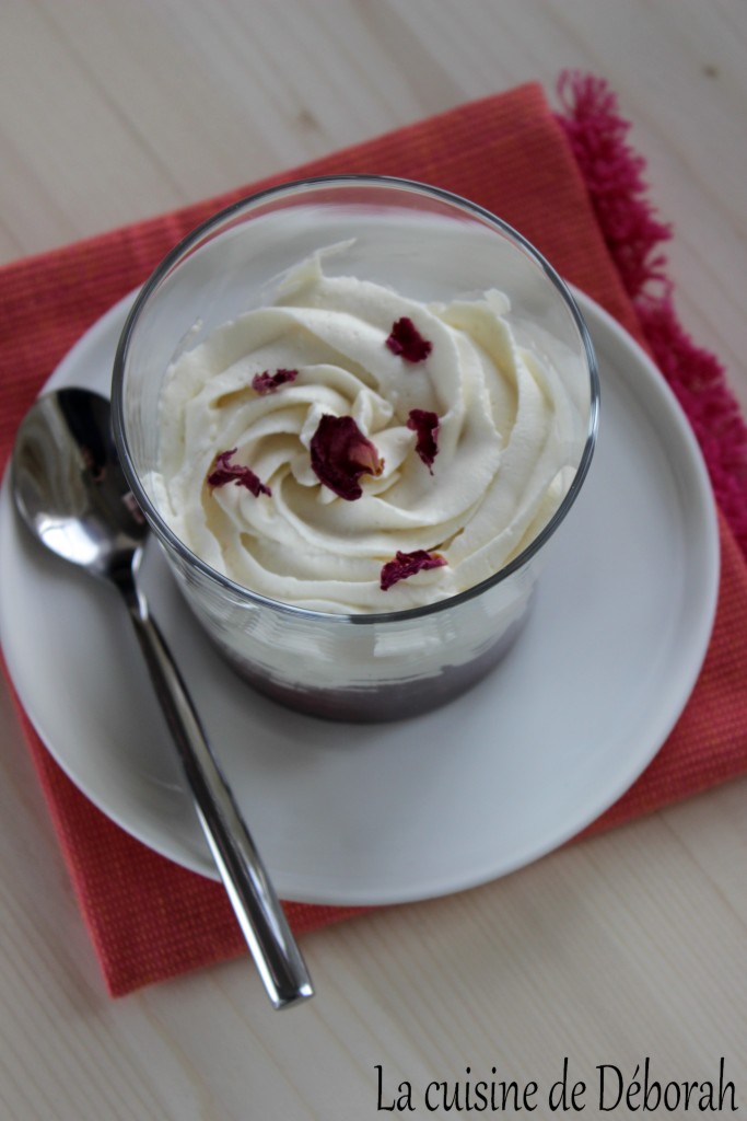 Verrines rose, framboise et chocolat blanc    Cuisine de Deborah Verrines rose, framboise et chocolat blanc    Cuisine de Deborah