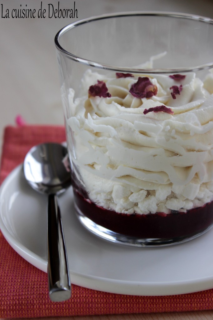 Verrines rose, framboise et chocolat blanc    Cuisine de Deborah Verrines rose, framboise et chocolat blanc    Cuisine de Deborah