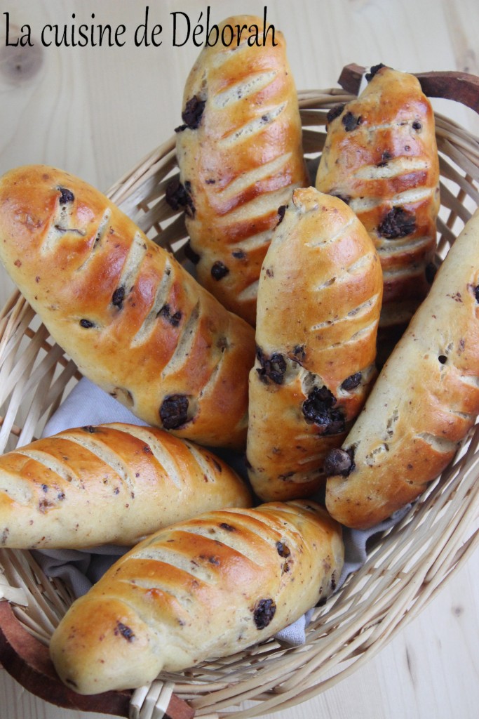 Petits pains aux noisettes et au chocolat Cuisine de Deborah Petits pains aux noisettes et au chocolat Cuisine de Deborah
