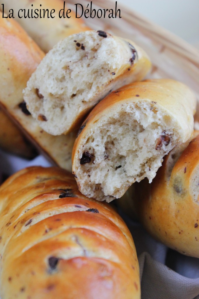 Petits pains aux noisettes et au chocolat Cuisine de Deborah Petits pains aux noisettes et au chocolat Cuisine de Deborah