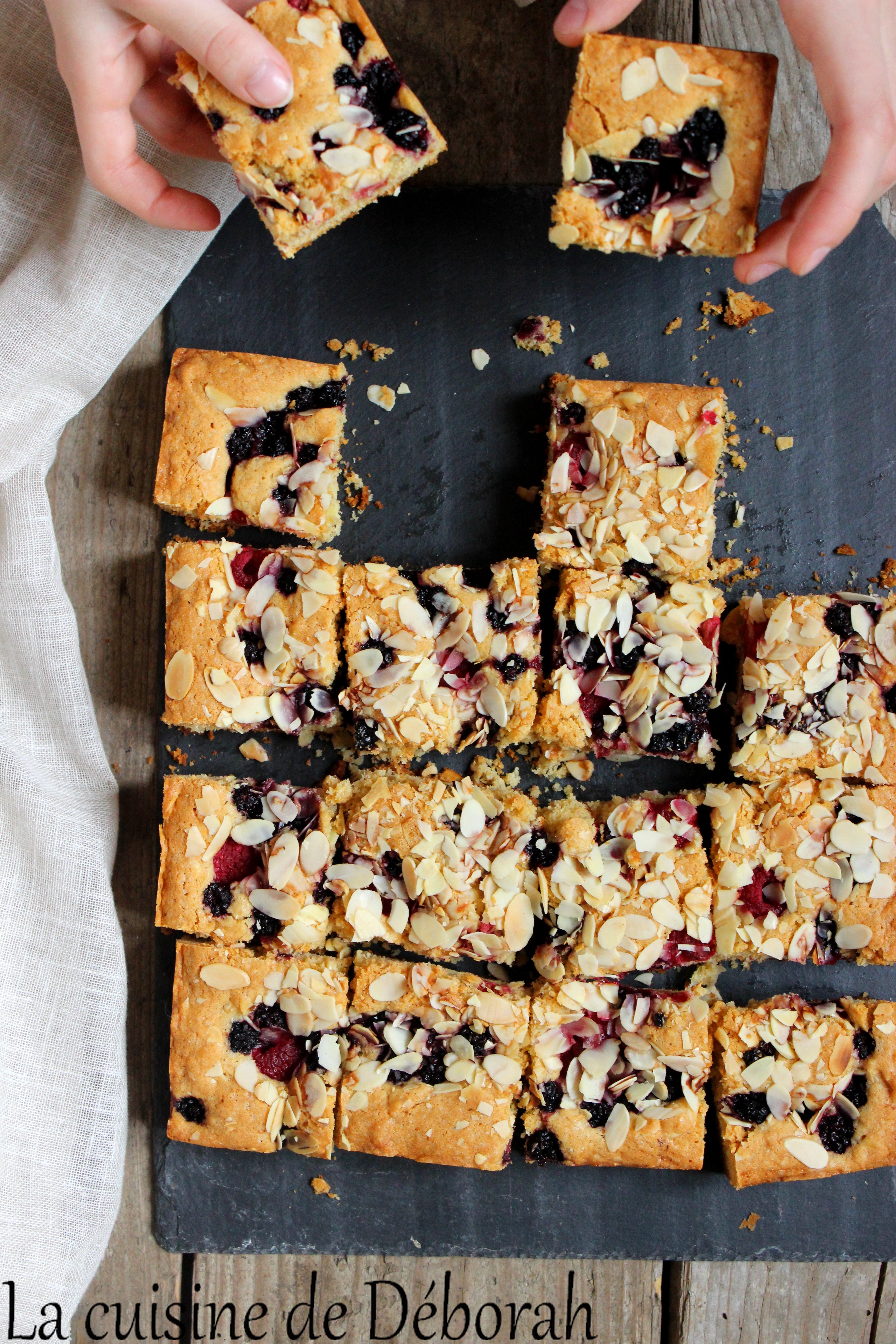 Photo gâteau aux fruits rouges